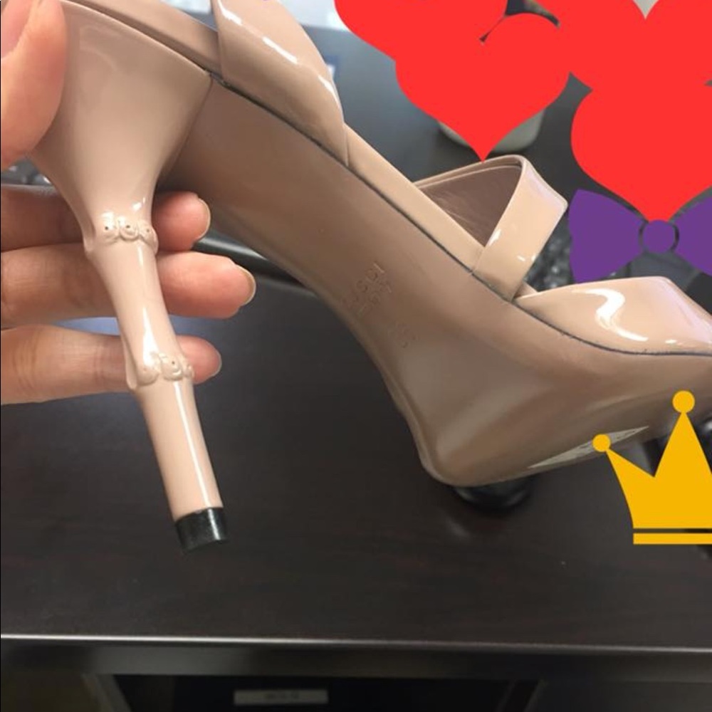 Gucci shoes. Color cream beige .